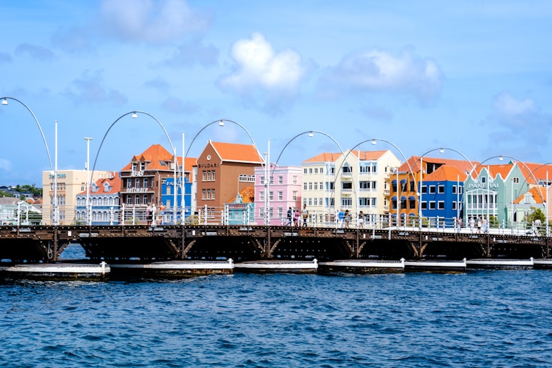 Barrio de Punda en Willemstad, Curazao, visto desde el agua