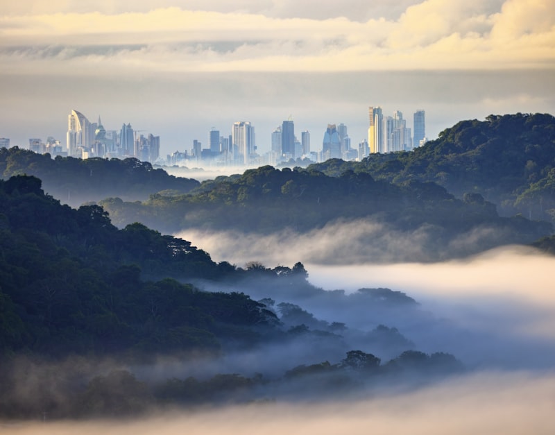 Rascacielos de Ciudad de Panamá frente a la bahía